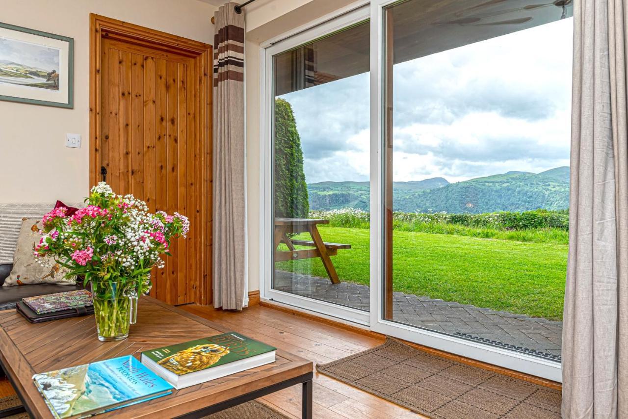 Laurel - Pet-Friendly Cottage With Indoor Pool, Hot Tub & Panoramic Snowdonia Views 콜윈베이 외부 사진