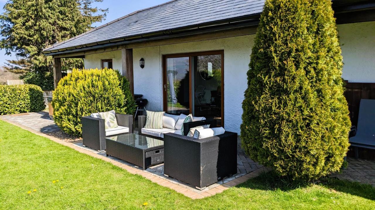 Laurel - Pet-Friendly Cottage With Indoor Pool, Hot Tub & Panoramic Snowdonia Views 콜윈베이 외부 사진