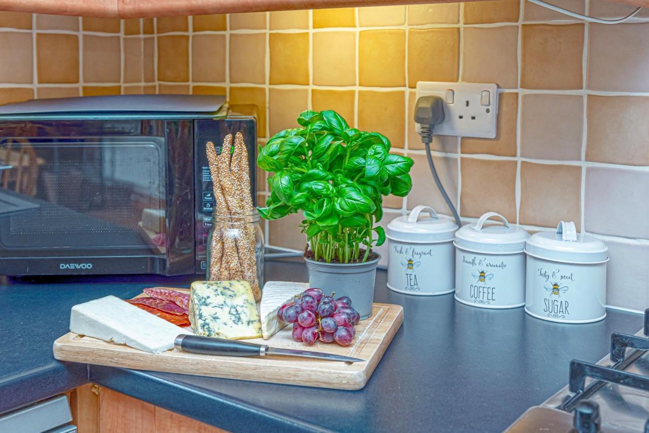 Laurel - Pet-Friendly Cottage With Indoor Pool, Hot Tub & Panoramic Snowdonia Views 콜윈베이 외부 사진