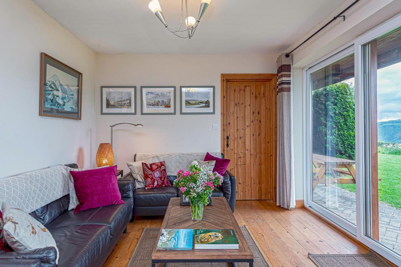 Laurel - Pet-Friendly Cottage With Indoor Pool, Hot Tub & Panoramic Snowdonia Views 콜윈베이 외부 사진