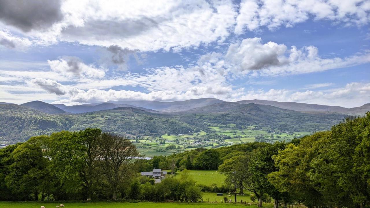 Laurel - Pet-Friendly Cottage With Indoor Pool, Hot Tub & Panoramic Snowdonia Views 콜윈베이 외부 사진