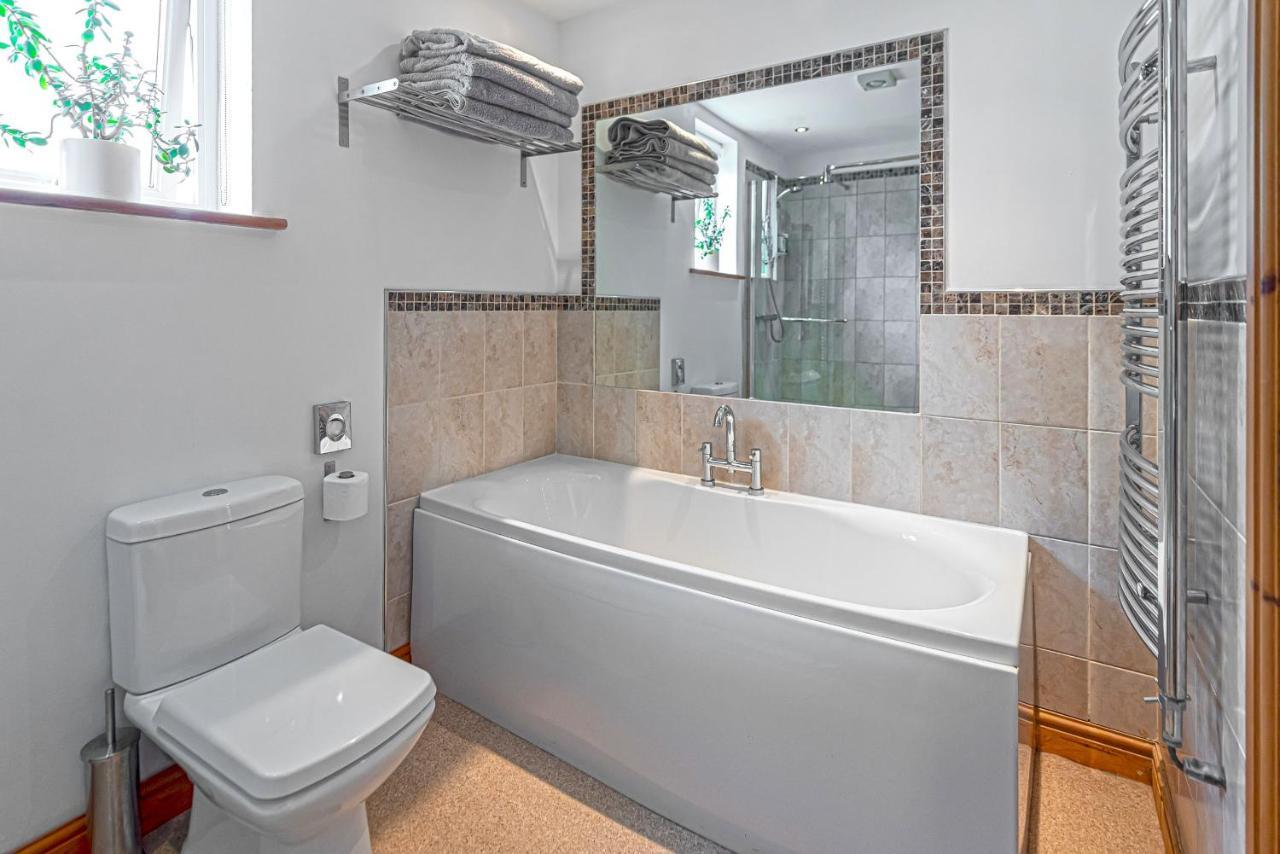 Laurel - Pet-Friendly Cottage With Indoor Pool, Hot Tub & Panoramic Snowdonia Views 콜윈베이 외부 사진