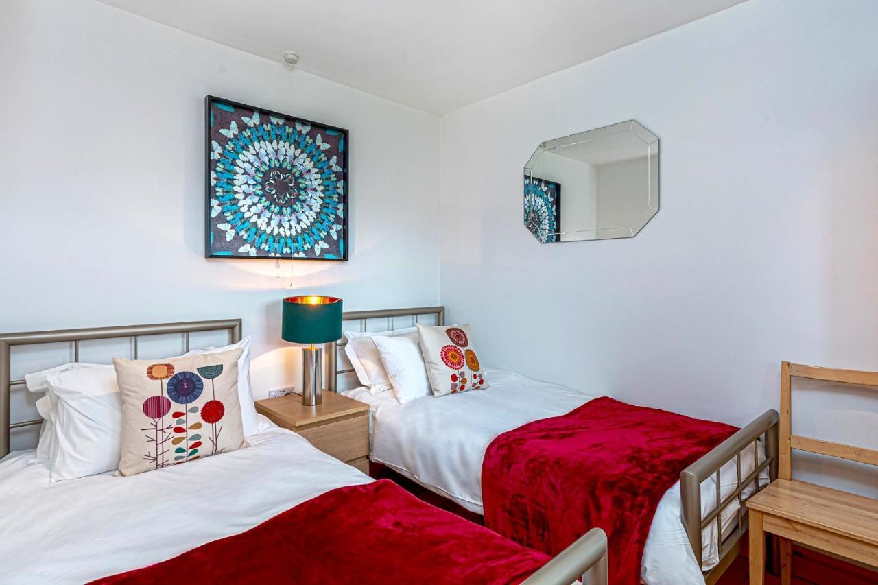 Laurel - Pet-Friendly Cottage With Indoor Pool, Hot Tub & Panoramic Snowdonia Views 콜윈베이 외부 사진