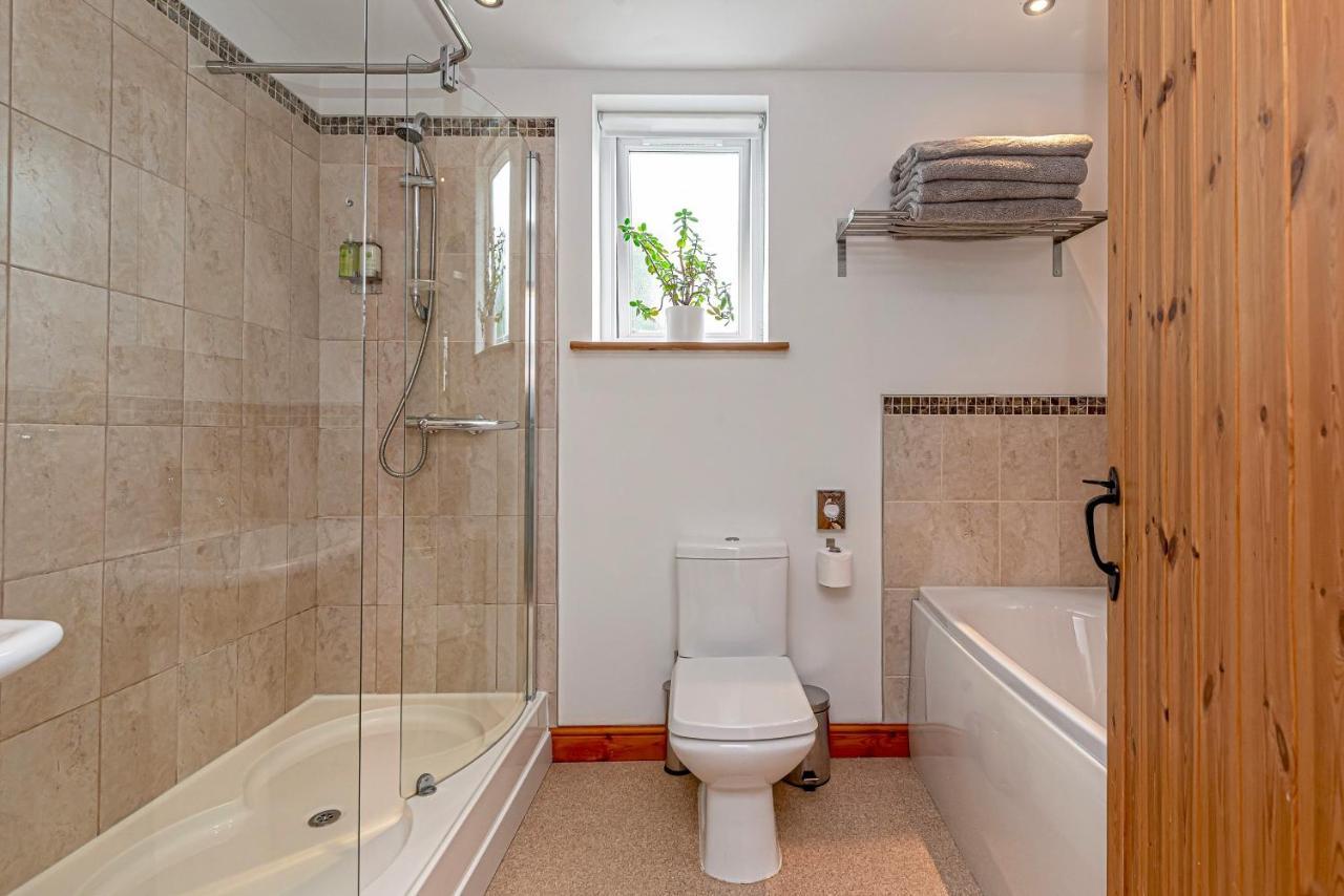 Laurel - Pet-Friendly Cottage With Indoor Pool, Hot Tub & Panoramic Snowdonia Views 콜윈베이 외부 사진