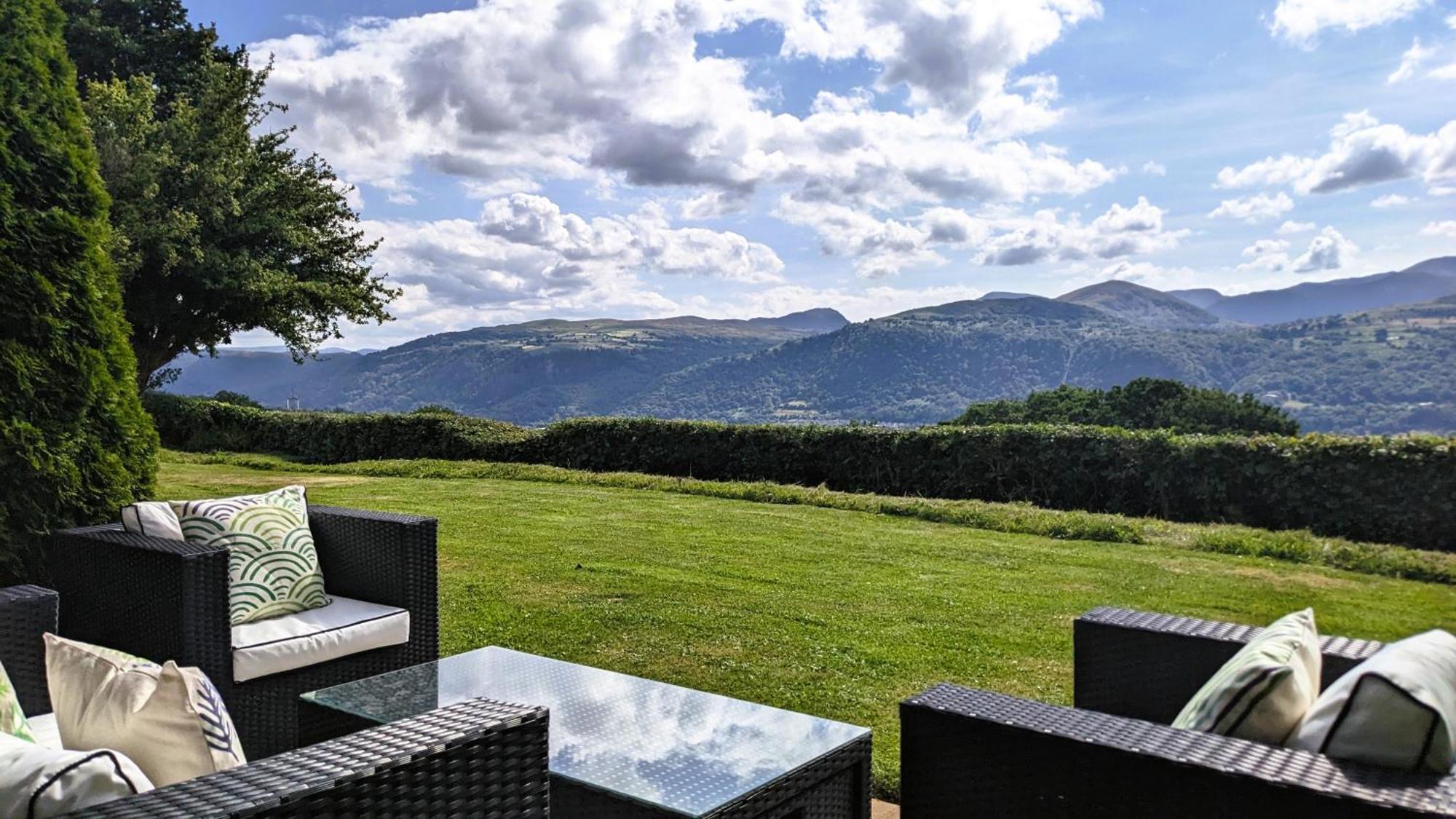 Laurel - Pet-Friendly Cottage With Indoor Pool, Hot Tub & Panoramic Snowdonia Views 콜윈베이 외부 사진